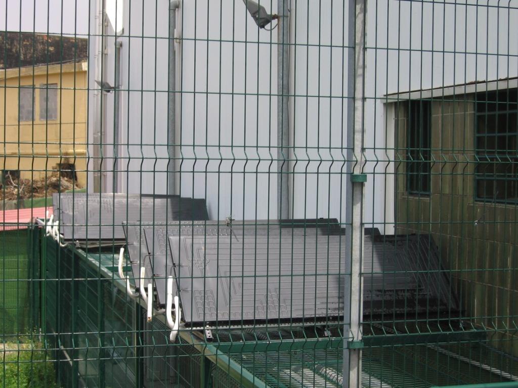 Paneles solares termodinmicos colocados en el Instituto de Repelega Portugalete